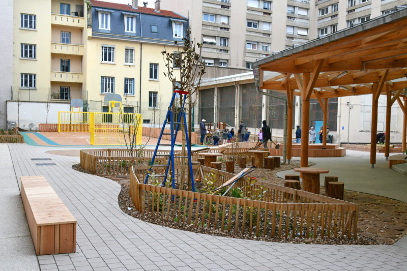   - Accord-cadre de MOE pour la végétalisation de 16 cours d’écoles et de crèches à LYON, France